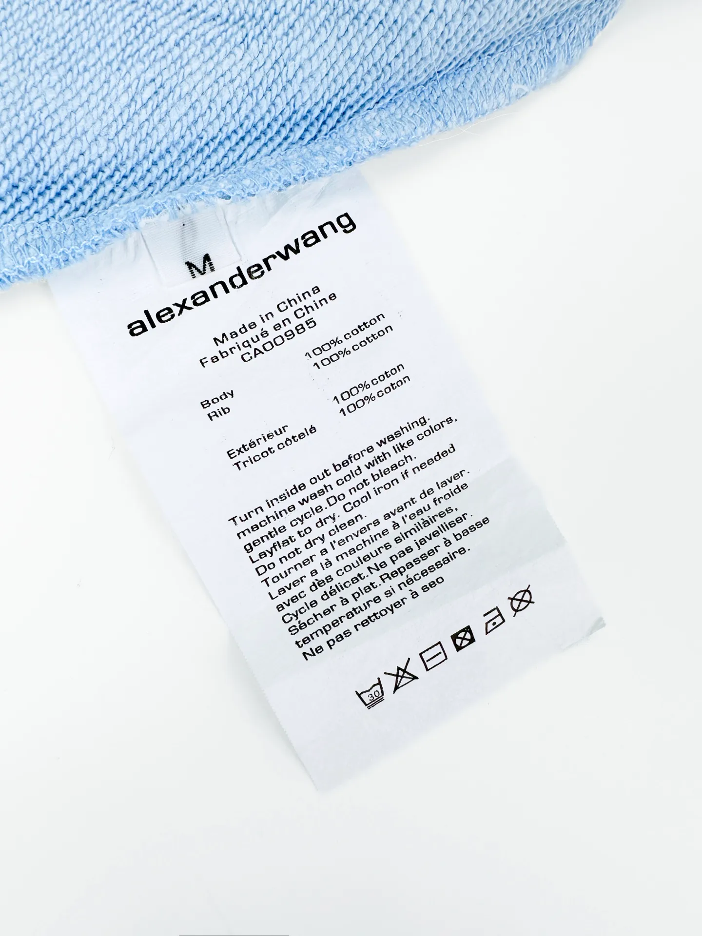 AP Alexander Wang ， ， 。 Light Blue ， ， ， 。 ， ， ， ， 。 ， ， ； ， ， ， 。Light Blue ， 。 1. ， Alexander Wang ， 、 。 2 ， ， 。 3. ， ， Retro 。 ： 1:1 AW 1:1 AW ： Size： S M L ： DD 171